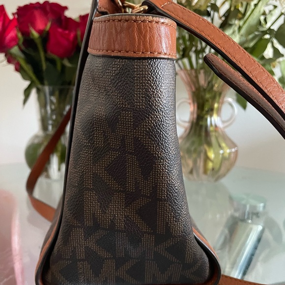 MICHAEL KORS SATCHEL - Picture 7 of 8